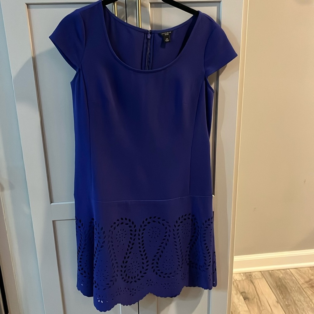 EUC Ann Taylor purple dress with scalloped stencil detail, sz 2P